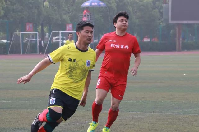 切尔西2-0战胜埃弗顿，马丁内斯因重伤被担架抬离